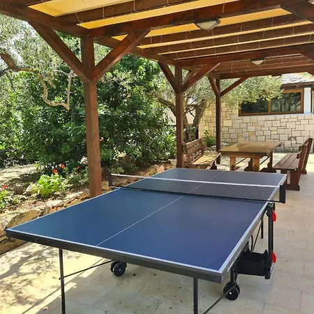 Villa Secluded Oasis With Pool, Outdoor Kitchen, & Landscaped Terraces *